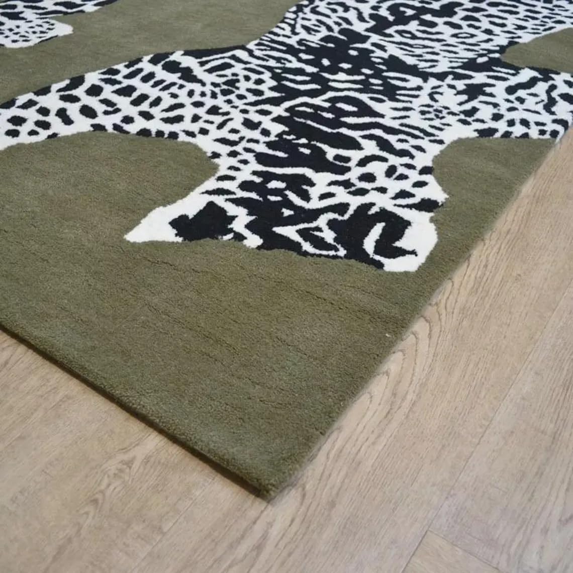 Climbing Jaguar Tufted Rug - Image 9