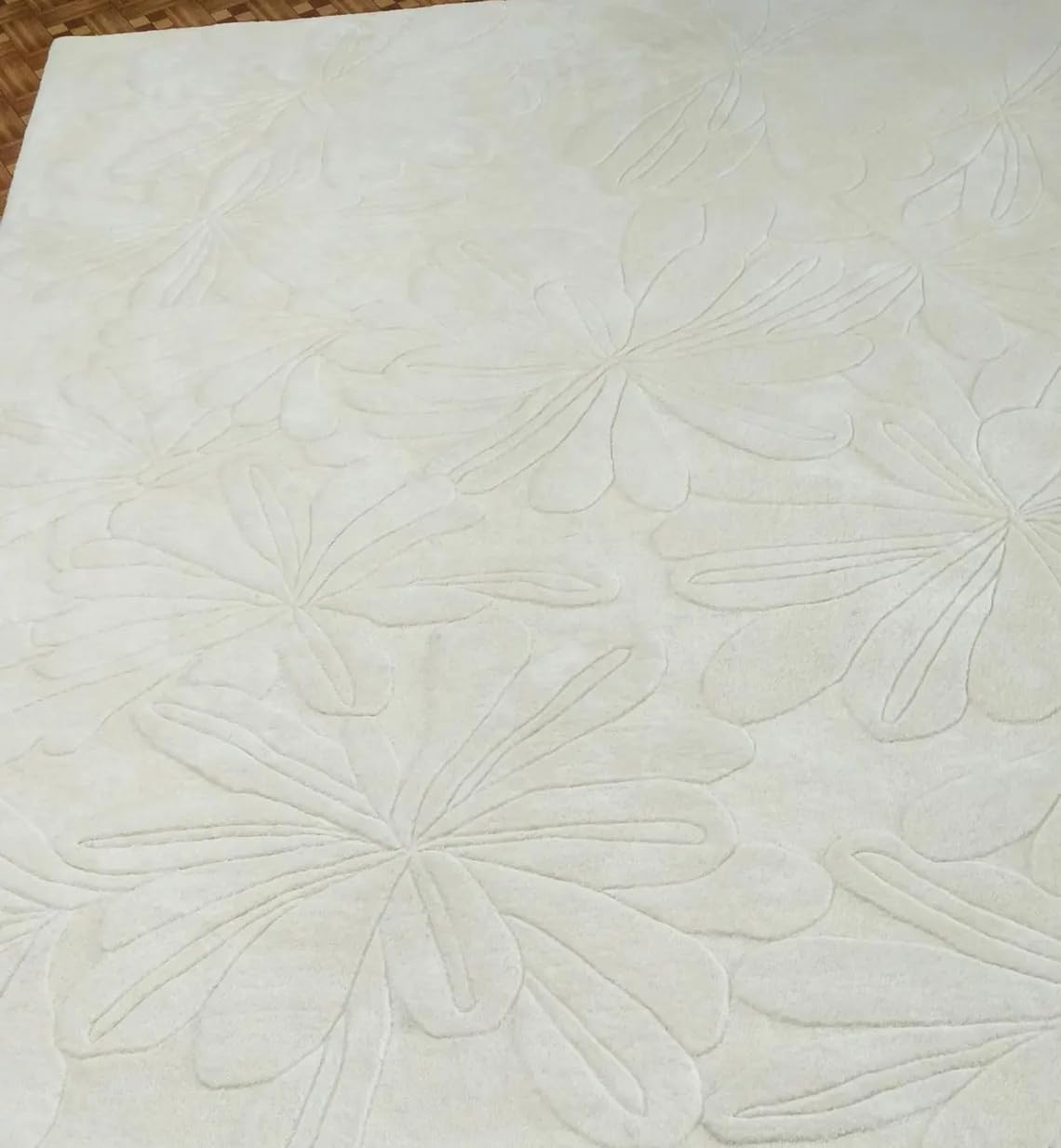 Sculpted Daisy Floral Design Rug - Image 8