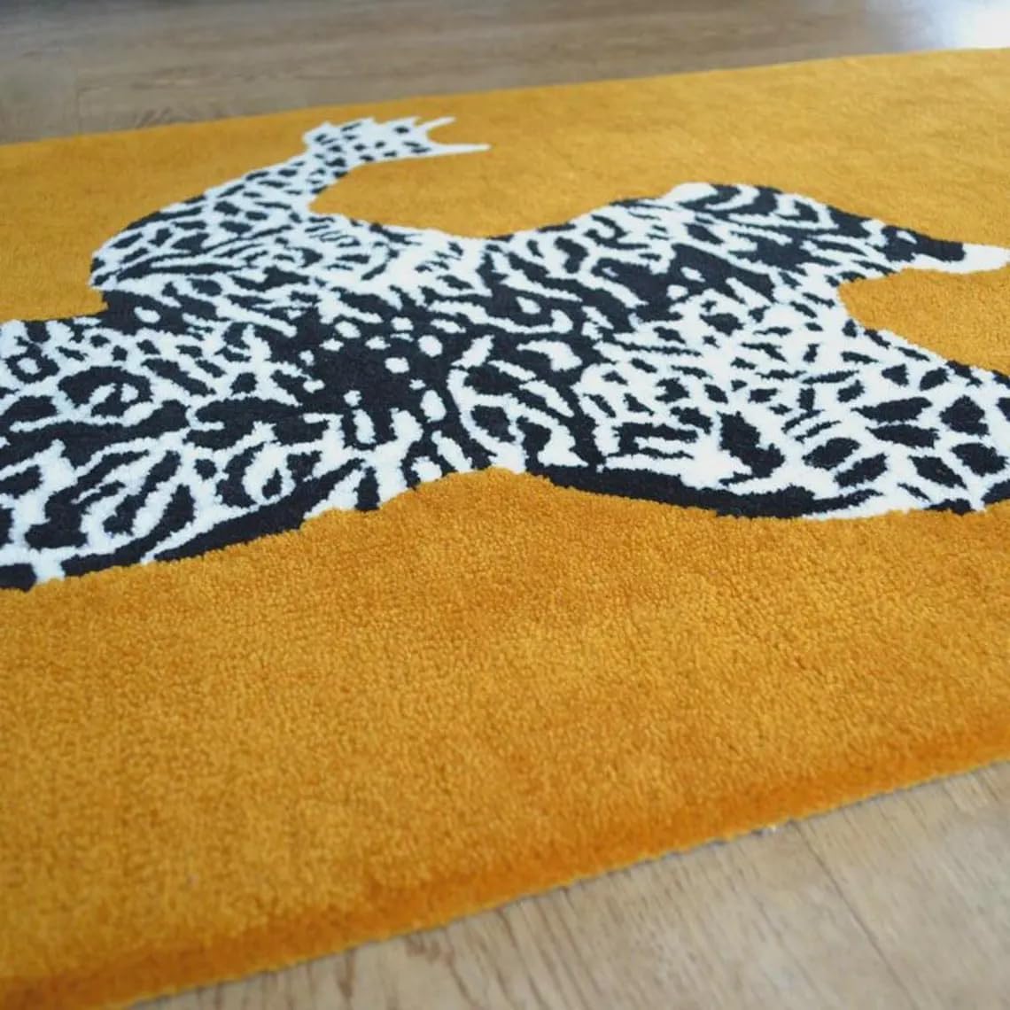 Climbing Jaguar Tufted Rug - Image 16